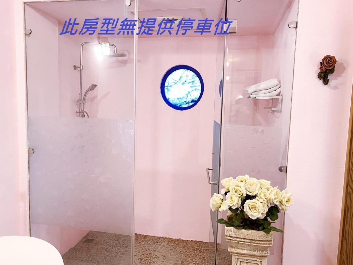 R&R Hotel Kaohsiung Bagian luar foto