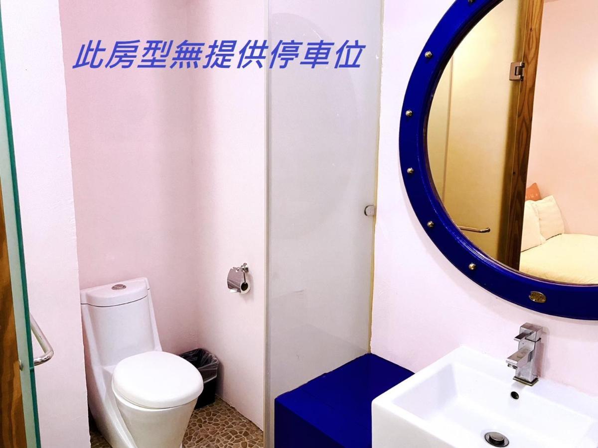 R&R Hotel Kaohsiung Bagian luar foto